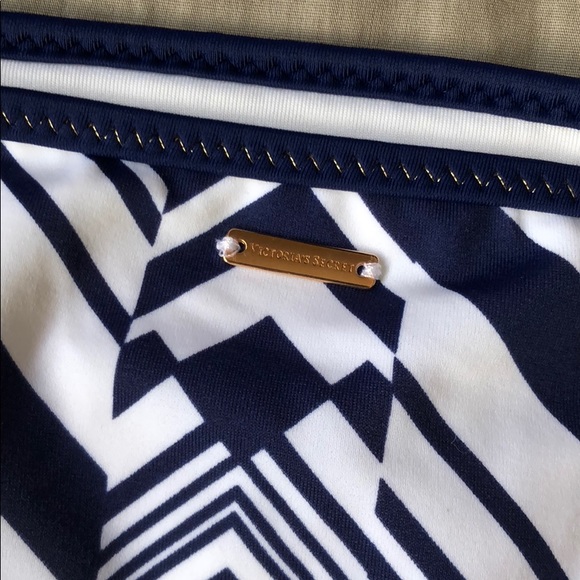 Victoria’s Secret bikini bottom - Picture 3 of 5